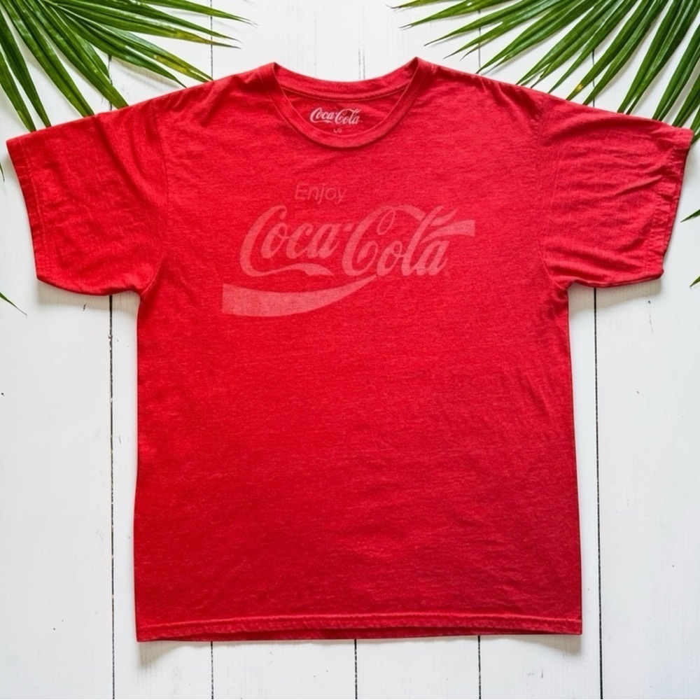 Coca-Cola Red Graphic T-Shirt - Size Large